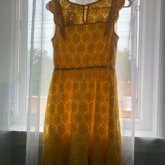 Yellow dress with florals - Picture 2 of 3